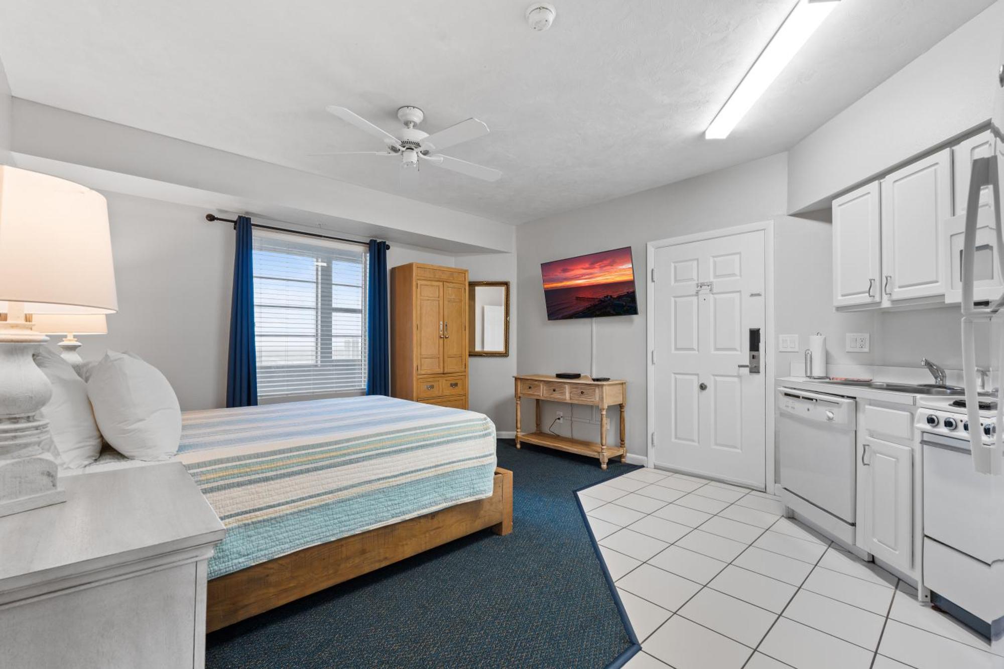 18th Floor 3 Bedroom Private Balcony Ocean Walk