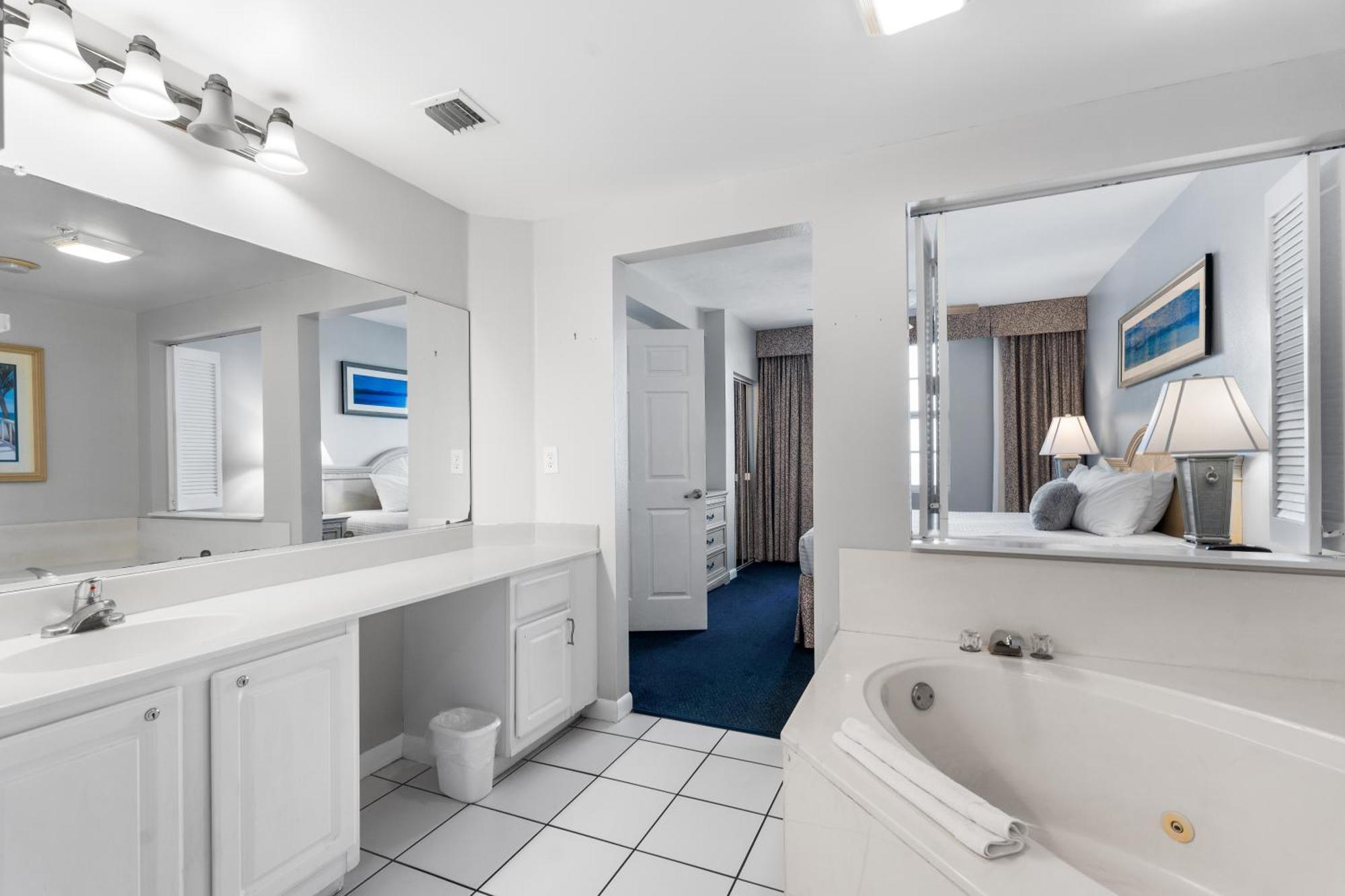 18th Floor 3 Bedroom Private Balcony Ocean Walk Holiday home *